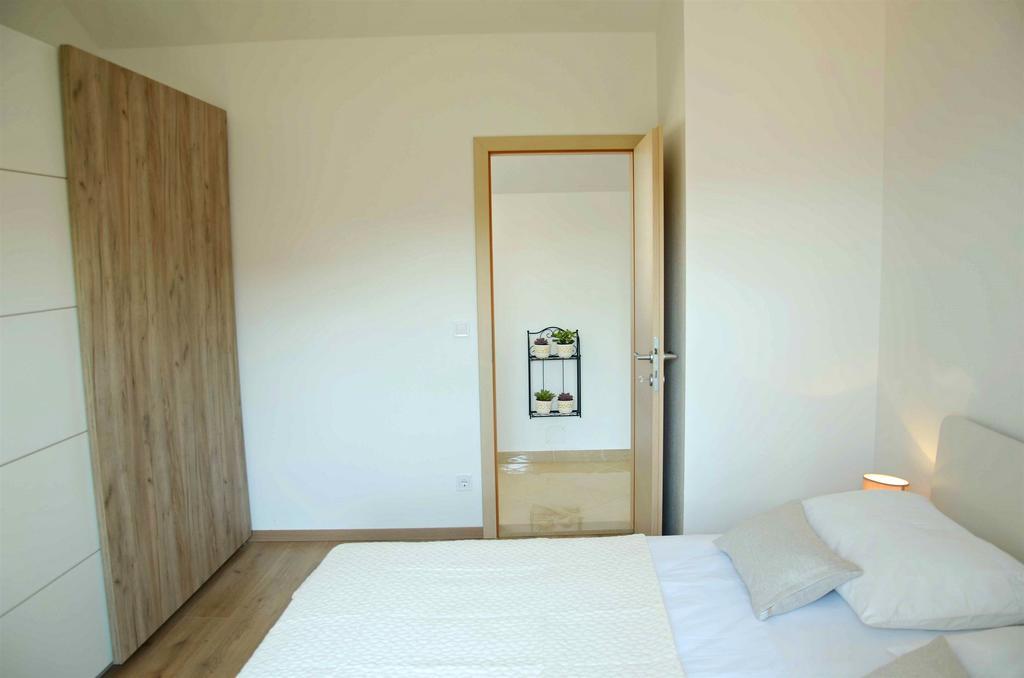 Apartment Luna Постіра Екстер'єр фото
